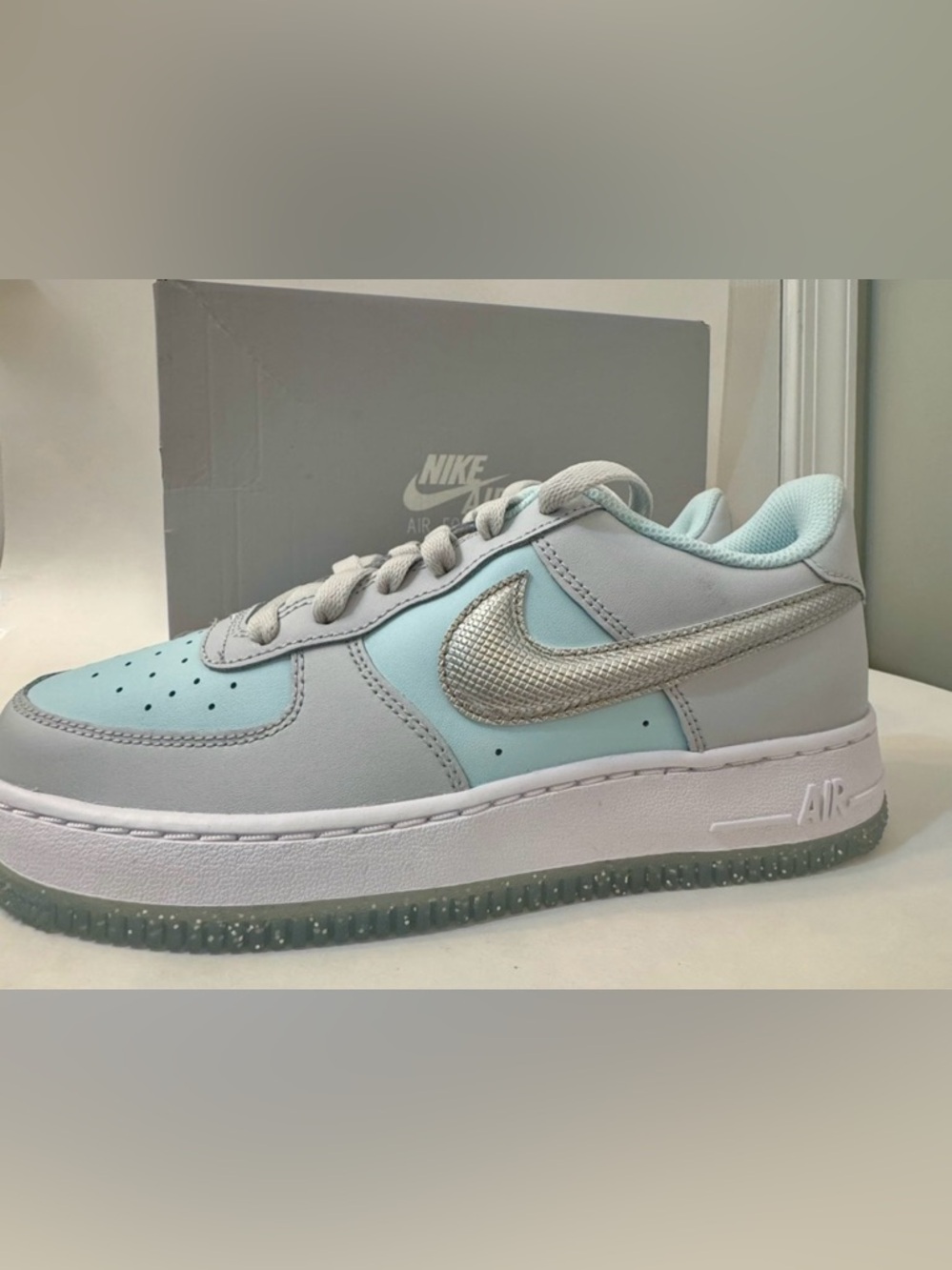 Nike Air Force 1 Low Pastel Blue/Gray Metallic Swoosh Women’s 7 (Youth 5.5Y)